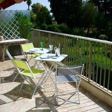 Apartment Sea View & Gardens In Antibes