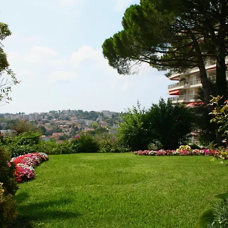 Апартаменти Sea View & Gardens In