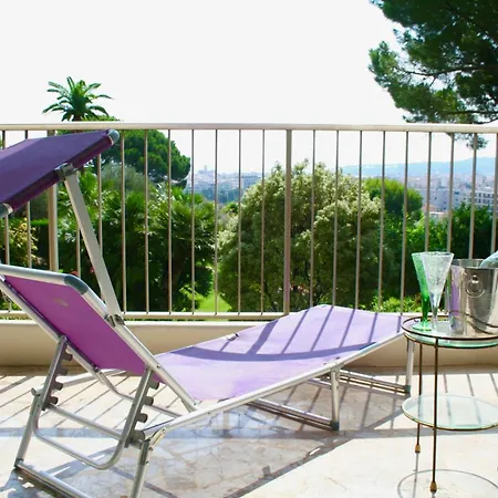 Apartment Sea View & Gardens In *