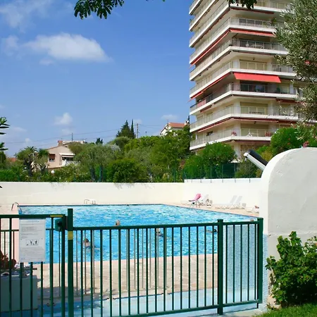 Sea View & Gardens In *