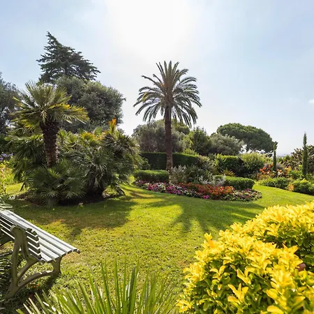 Sea View & Gardens In Apartment