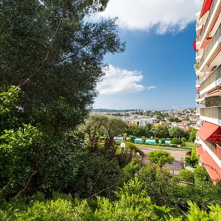 Sea View & Gardens In Apartment