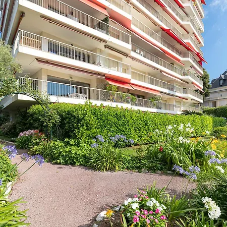 Sea View & Gardens In Apartment