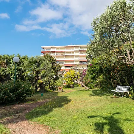 Sea View & Gardens In Антіб