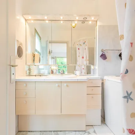 Sea View & Gardens In