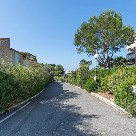 Sea View & Gardens In Apartment Antibes
