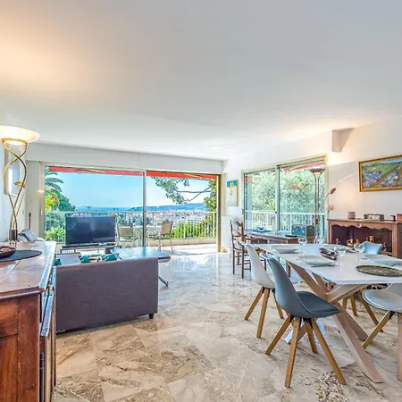 Sea View & Gardens In *