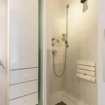 Sea View & Gardens In شقة