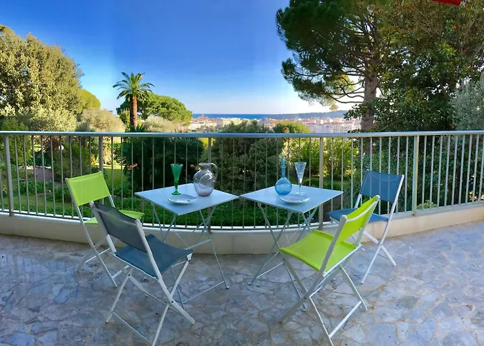 Sea View & Gardens In Антиб