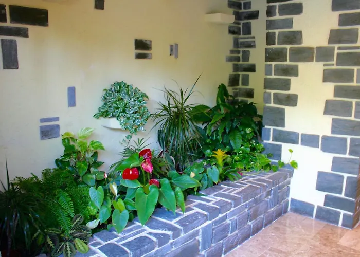 Апартаменты Sea View & Gardens In Антиб