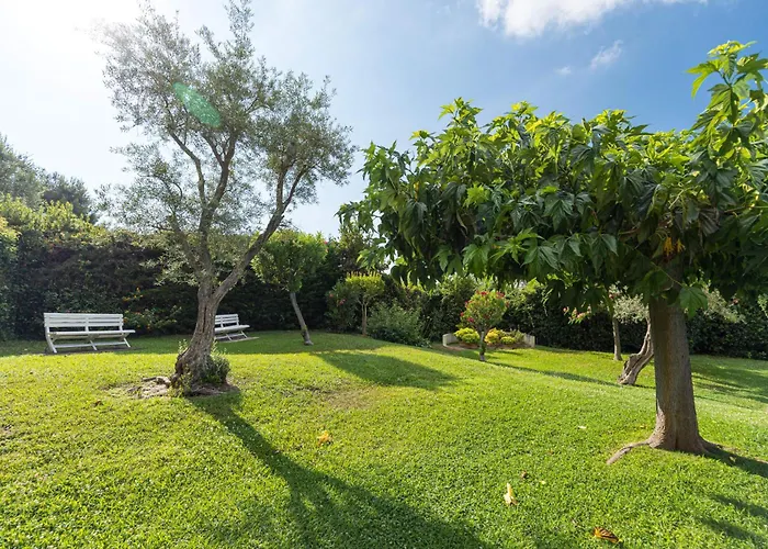 Апартаменты Sea View & Gardens In