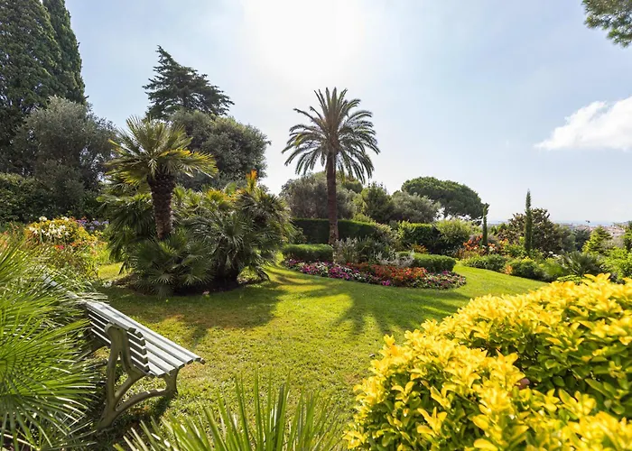 Sea View & Gardens In Апартаменты