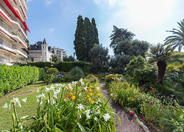 Sea View & Gardens In * Антиб