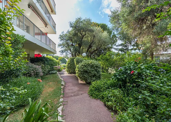 Апартаменты Sea View & Gardens In