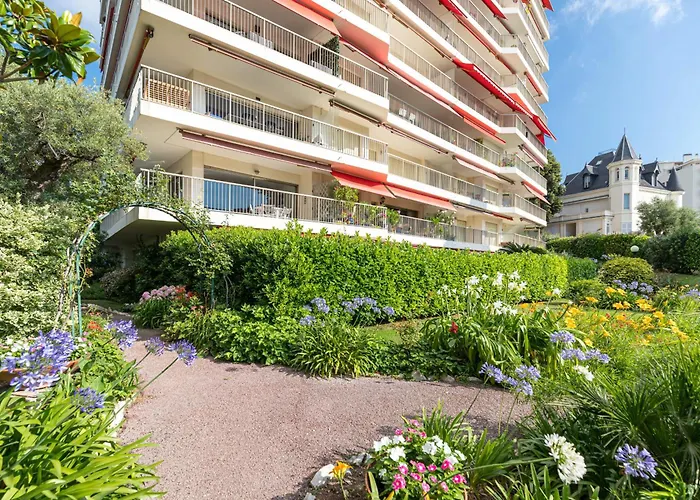 Sea View & Gardens In Апартаменты