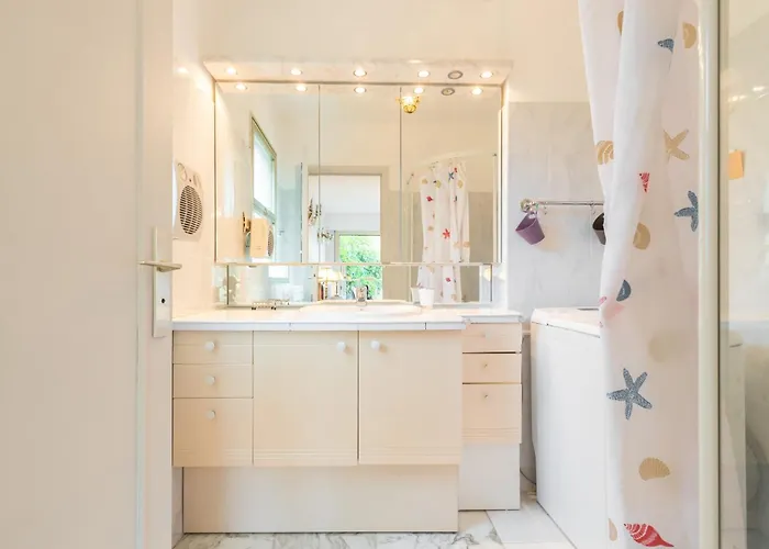 Sea View & Gardens In