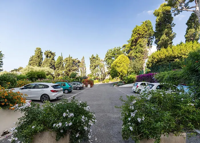 Sea View & Gardens In Апартаменты *