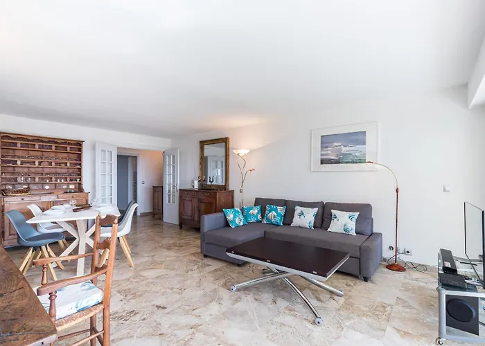 Sea View & Gardens In *